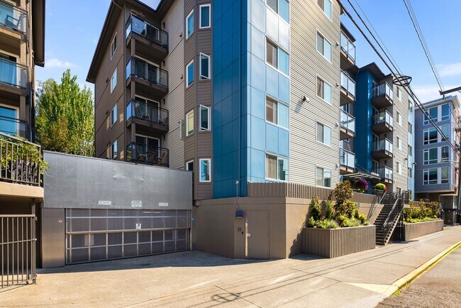 1614 Summit Ave in Seattle, WA - Building Photo - Building Photo