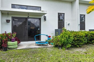 4441 NW 9th St in Plantation, FL - Building Photo - Building Photo