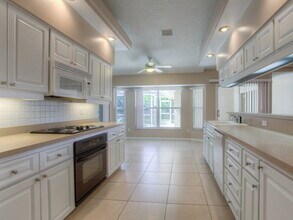 1484 E Lake Woodlands Pkwy in Oldsmar, FL - Foto de edificio - Building Photo