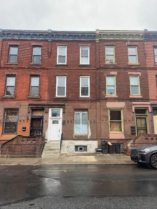 1926 W Diamond St