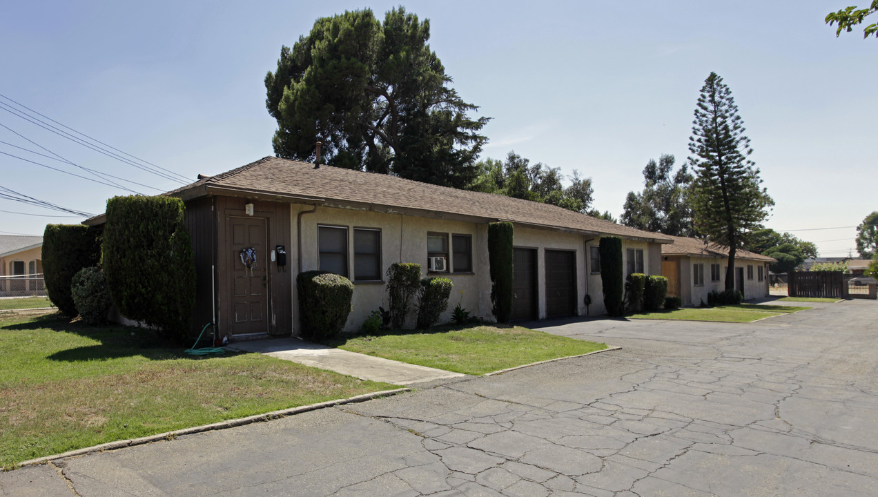 8976 Cypress Ave in Fontana, CA - Building Photo