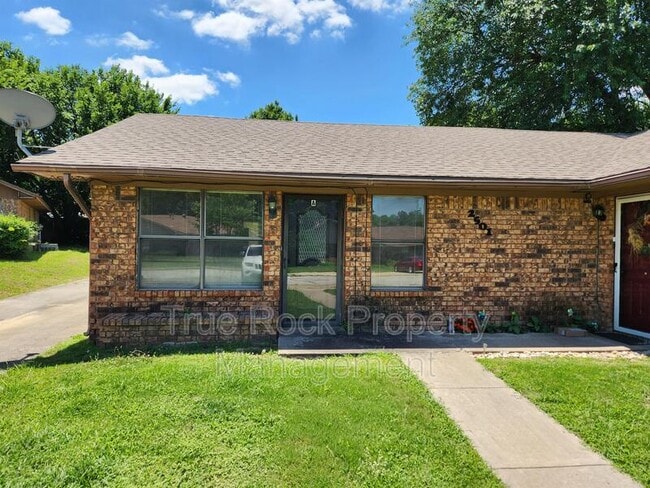 2501 Oakhurst Dr in Ada, OK - Building Photo - Building Photo