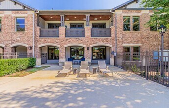 The Cesera 55+ Apartments in Garland, TX - Foto de edificio - Building Photo