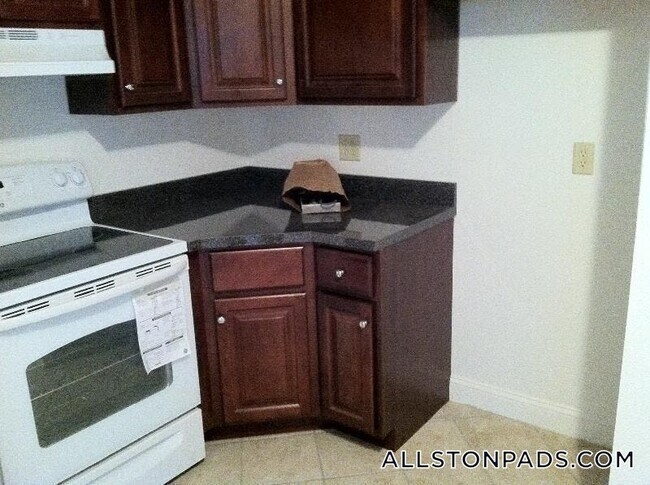 1258 Commonwealth Ave in Boston, MA - Foto de edificio - Building Photo