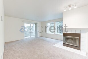 1674 118th Ave SE in Bellevue, WA - Building Photo