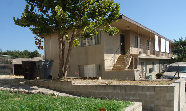 3906 La Crescenta Ave in La Crescenta, CA - Building Photo - Building Photo