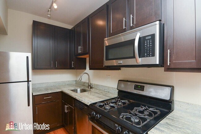 4614 Paulina N St, Unit 402 in Chicago, IL - Foto de edificio - Building Photo