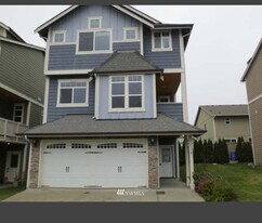11118 Paine Field Way in Everett, WA - Building Photo