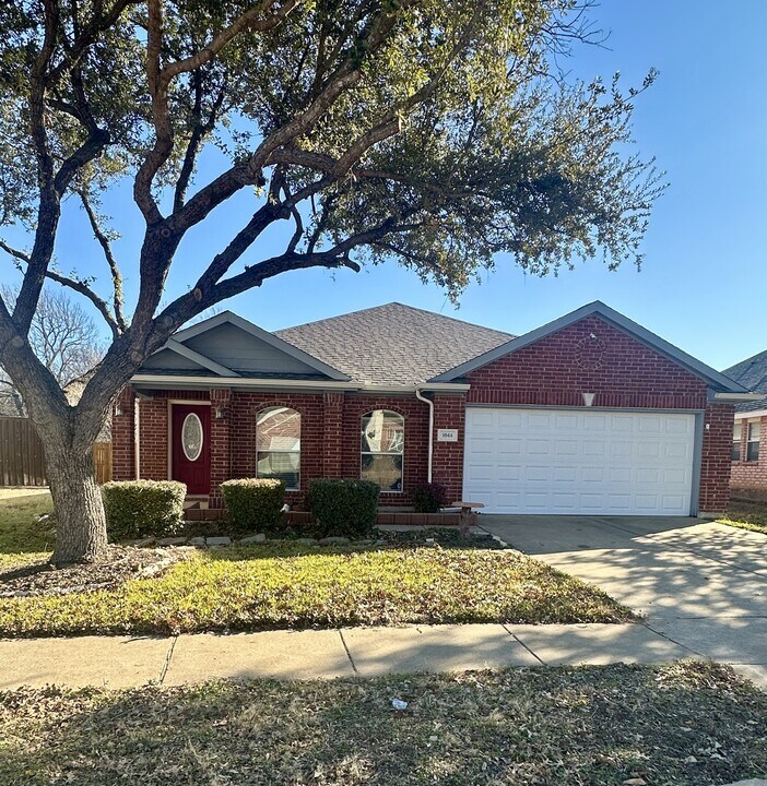 1044 Aviary Dr in Aubrey, TX - Building Photo