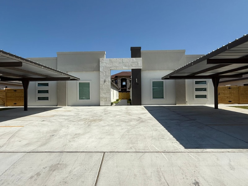 1706 Violet Dr in Pharr, TX - Building Photo