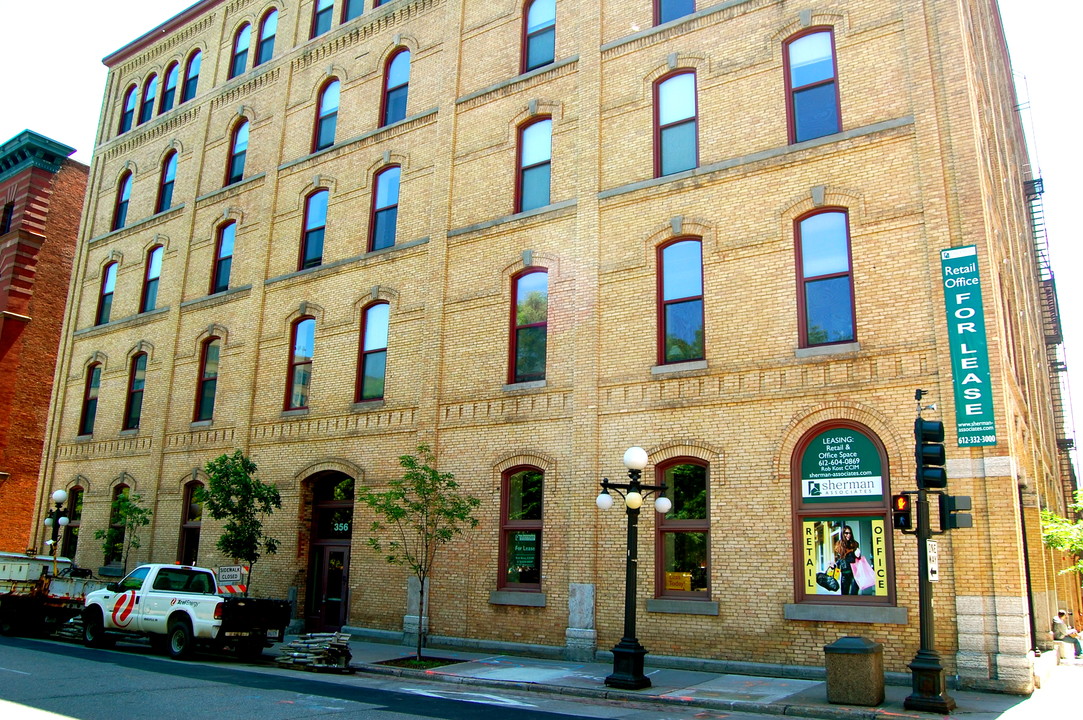 Straus Lofts in St. Paul, MN - Foto de edificio