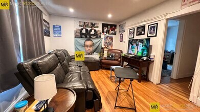 24 Chetwynd Rd, Unit 1 in Somerville, MA - Building Photo - Building Photo