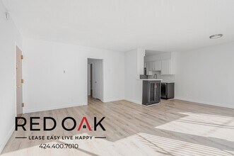 2065 Rodney Dr in Los Angeles, CA - Building Photo - Building Photo