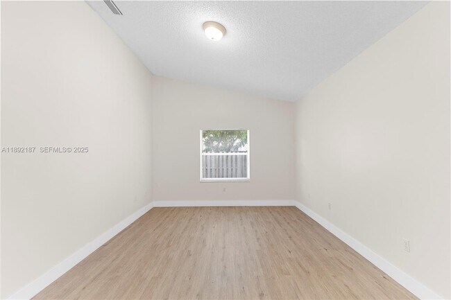 9934 NW 30th St in Doral, FL - Building Photo - Building Photo