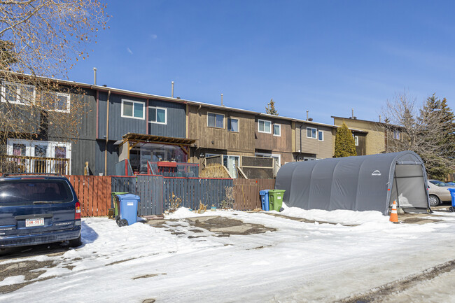 1290 Ranchlands Rd NW in Calgary, AB - Building Photo - Building Photo