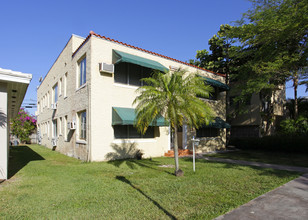 1610 Salzedo St in Coral Gables, FL - Building Photo - Building Photo