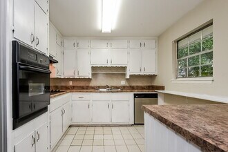 4230 Senoa Dr in Kennesaw, GA - Building Photo - Building Photo