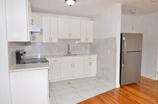 365 Charles St, Unit #1 in Malden, MA - Building Photo