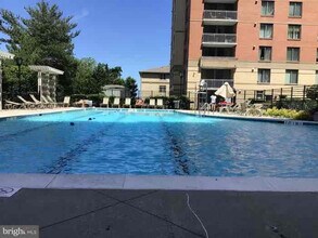 11710 Old Georgetown Rd in Rockville, MD - Building Photo - Building Photo