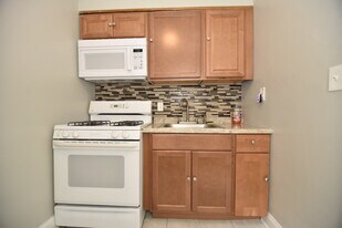 913 Saint Dunstans Rd, Unit 1