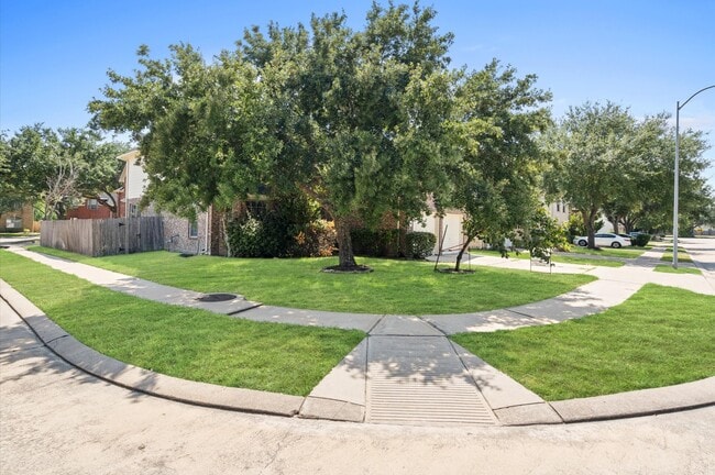 18907 Dural Dr in Houston, TX - Building Photo - Building Photo