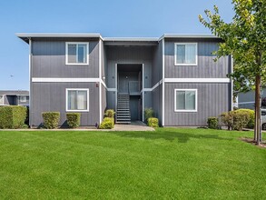 Riverbank Apartments in Stockton, CA - Building Photo - Building Photo