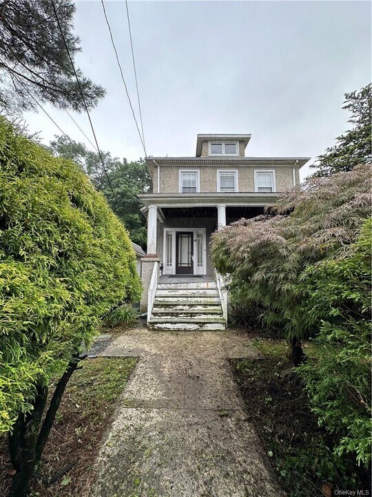 65 North St in Newburgh, NY - Building Photo