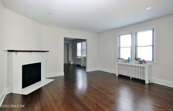 24 Comly Ave in Greenwich, CT - Building Photo - Building Photo