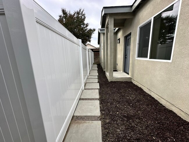 3617 W Victory Blvd in Burbank, CA - Building Photo - Building Photo