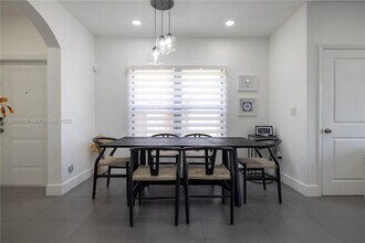 345 NE 194th Ln in Miami, FL - Building Photo - Building Photo