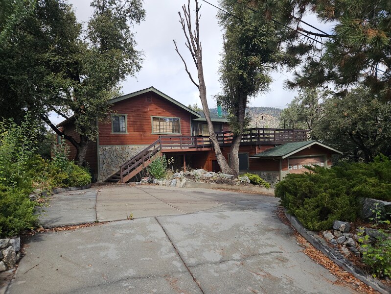 2105 Bernina Dr in Pine Mountain Club, CA - Building Photo