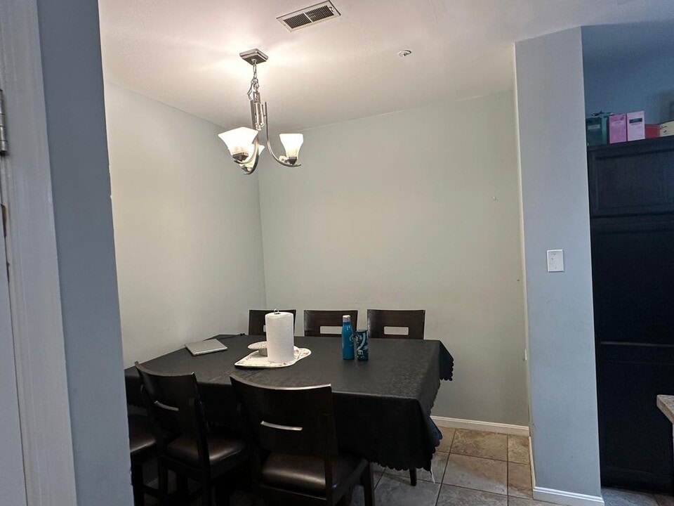 19503 Caravan Dr in Germantown, MD - Building Photo