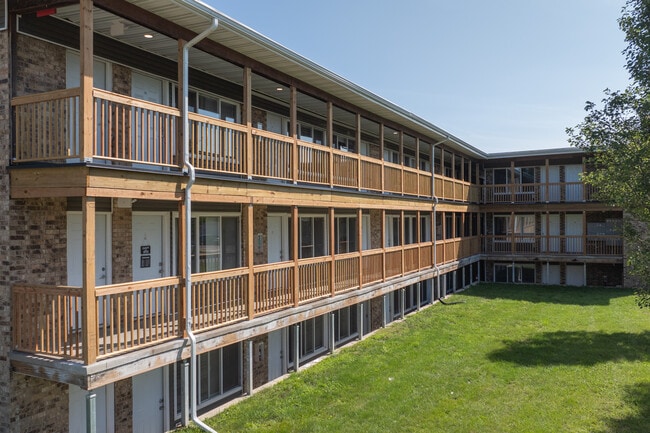 Holmes Flatz in Lansing, MI - Building Photo - Building Photo