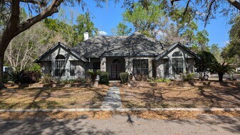 6404 NW 42nd Rd in Gainesville, FL - Building Photo