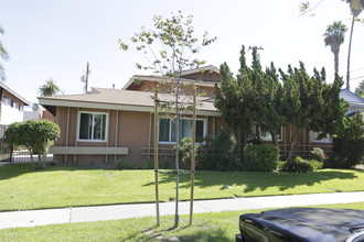 1142 N Mohican Way in Anaheim, CA - Building Photo - Building Photo