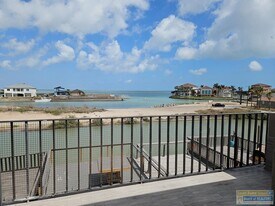 1336 Harbor Island Dr in Port Isabel, TX - Building Photo