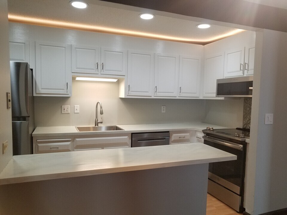 91 Country Squire Drive Unit G in Cromwell, CT - Building Photo