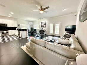 100 Ricardo Way NE in St. Petersburg, FL - Foto de edificio - Building Photo