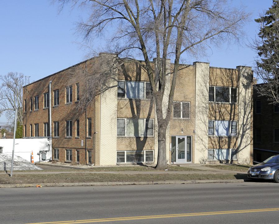 705 Snelling Ave S in St. Paul, MN - Building Photo