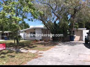 1121 N Saturn Ave in Clearwater, FL - Building Photo - Building Photo
