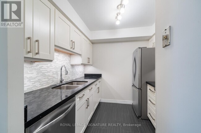 68 Corporate Dr in Toronto, ON - Building Photo - Building Photo