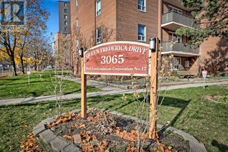 3065-3065 Queen Frederica Dr in Mississauga, ON - Building Photo - Building Photo