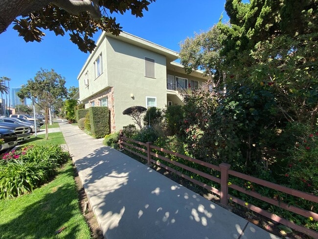property at 1311 E 1st St