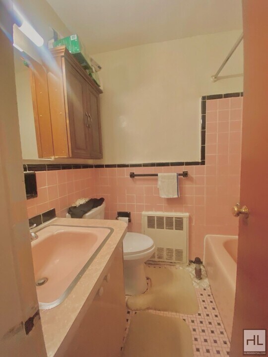 24 STREET in Queens, NY - Building Photo