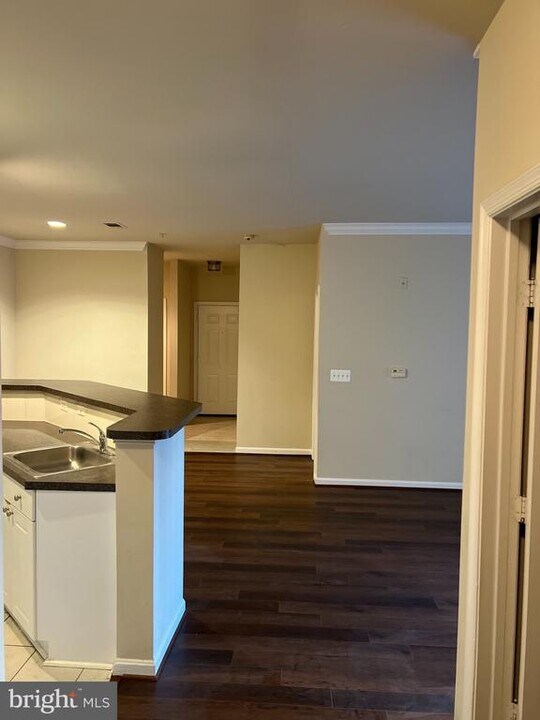 11329 Aristotle Dr in Fairfax, VA - Building Photo