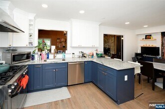 42 Kershner Pl in Fair Lawn, NJ - Building Photo - Building Photo