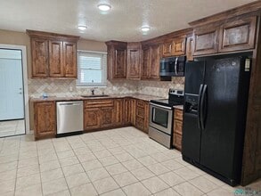 1301 N Oak St in Clovis, NM - Building Photo - Building Photo