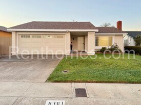 8181 Elston Pl in San Diego, CA - Building Photo