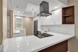 3051 S Palm Aire Dr in Pompano Beach, FL - Building Photo