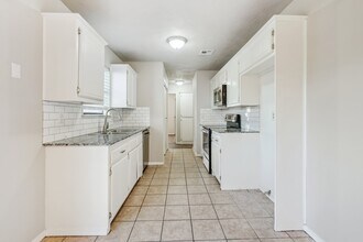 12225 SW 14th St in Yukon, OK - Building Photo - Building Photo